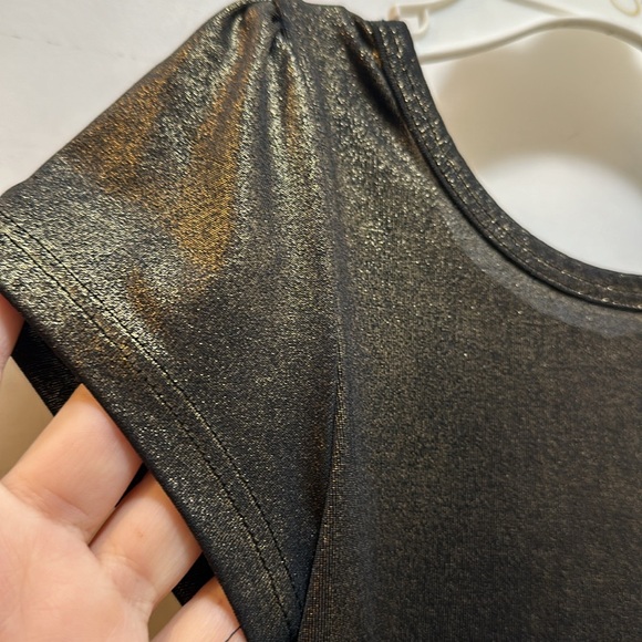 Dot dot smile 😃 dress size 2 in a beautiful metallic sparkly silky type fabric - Picture 4 of 7